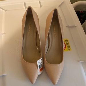 Nude pumps, new with tags